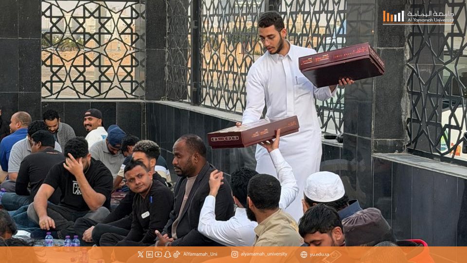 Al Yamamah University Finance Club Students Participate in Distributing Iftar Meals to Promote Social Responsibility Values